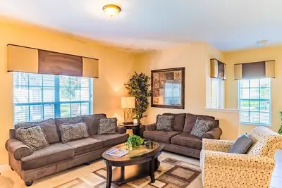 Image de À quelques minutes de Disney, installations de villégiature gratuites, piscine à débordement privée, laveuse et sécheuse