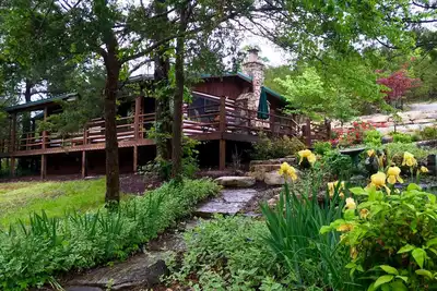 Image de Cabine isolée devant le lac! 2Slip Dock, Large Deck, Grill, WiFi! Refuge parfait