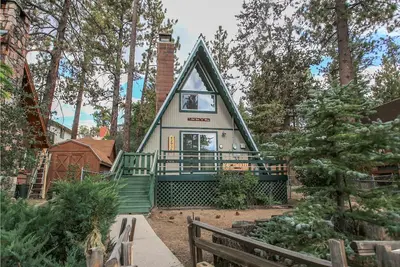 Image de The Getaway - Magnifique chalet A-Frame / Près de tout / WiFi gratuit / 2 heures de location de vélos / kayak gratuites