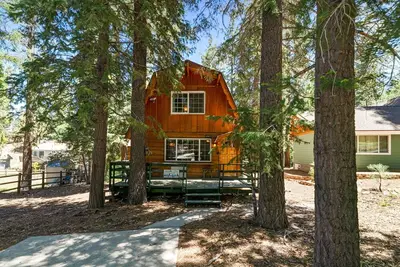 Image de Alpine Haus - À pied de la station de ski! 2 heures gratuites de location de vélo / kayak!