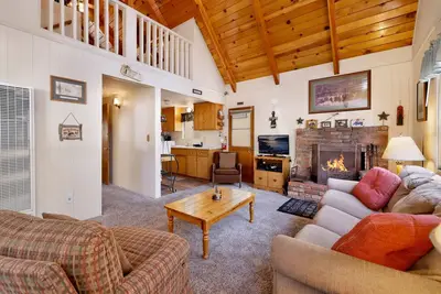 Image de * Chalet Central MEUBLÉ ~ Spa ~ Minutes de golf ~