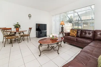 Image de Piscine privée orientée au sud, à quelques minutes de Disney, installations du complexe gratuites