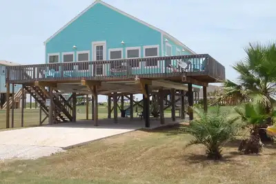 Image de Maison de plage spacieuse et ouverte fraîchement rénovée, nous louons des voiturettes de golf! !