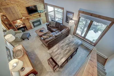 Spacieux 2bd Condo w. Loft, proche de tout! Accès à la piscine et au spa!