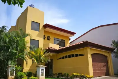Image de Cr Surf House - Luxe Plage Maison avec piscine privée