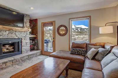 Mise à niveau 3bd Lotissement Downtown, w. Privé Hot Tub!