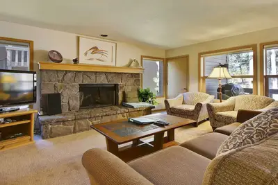 Image de The Ridge at Sunriver - Condo # 23 - Accès fourni à la piscine saisonnière et aux installations de tennis sur place, au bain à remous ouvert toute l'année et à 4 vélos