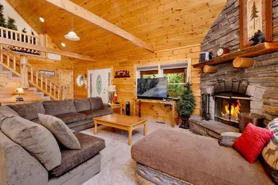 Image de * Gorgeous Log Cabin ~ Jacuzzi ~ Table de billard ~ Central ~