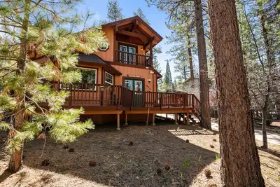 Image de Escapade Chalet - Quartier magnifique Fox Farm! Wifi! 2 heures gratuites de location de vélo / kayak!