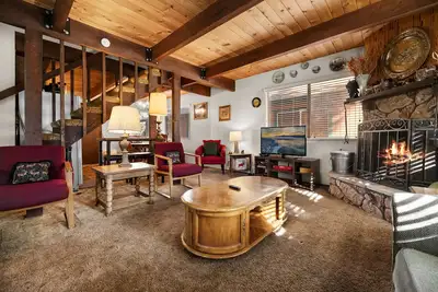 Image de Country Cottage - Marchez pour jouer à la neige! Wifi gratuit! 2 heures gratuites de location de vélo / kayak!