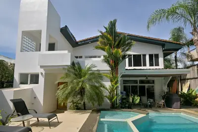 Image de Casa Oasis Tropical - Personnalisé moderne Beachside Casa avec piscine privée!