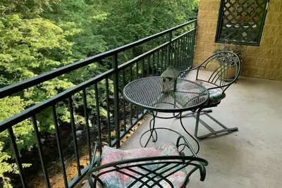 Image de condo de deux chambres peut accueillir 4 personnes