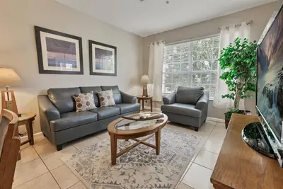 Image de Magnifique Condo de 3 chambres à coucher, à 2 milles de Disney, commodités gratuites, a tout pour plaire!