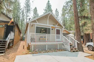 Image de Moonridge Mountain - À pied de la station de ski! WiFi et cour enti��rement clôturée! 2 heures gratuites de location de vélo / kayak!