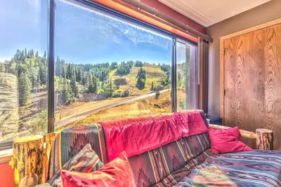 Image de Powder Mountain Ski In / out 2 B Condo sur le site @ Powder Mountain Eden Utah Garage