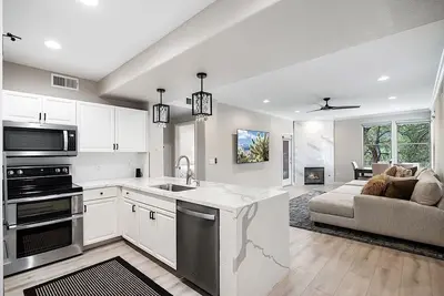 Image de Grayhawk Spacieux Condo 2 Br / Piscine Com / Fire Pit / Jacuzzi / Fitness