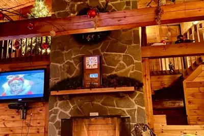 Image de Heaven Hill 5 chambres avec bain à remous pour 16 personnes. Rabais Printemps Mars et Avril