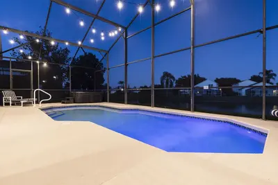 Image de Linguini's Lodge: maison magique sur le lac avec piscine et bain à remous