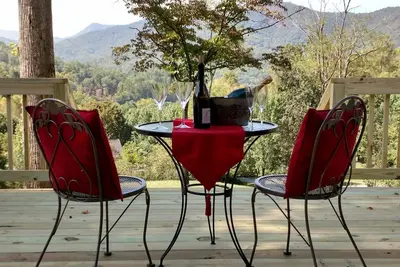 Image de 2br Stunning Views / Deck / Full Kitchen / Firepit Basement Aprtmnt Of Log Home / 2 Acr