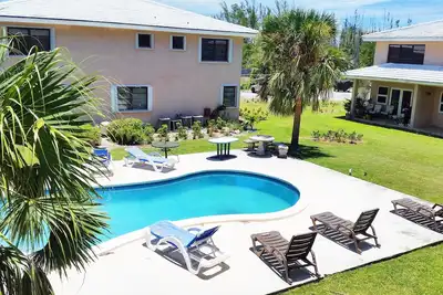 Appartement 1 chambre avec piscine et vue sur la voie navigable - très proche de la plage