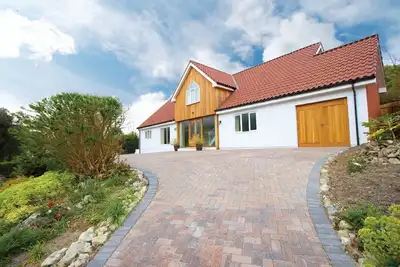 Image de Luxueuse maison individuelle au sud de l'île de Wight, connue pour son climat de type méditerranéen