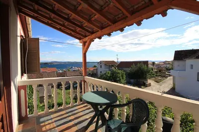 Image de Appartement de deux chambres avec la terrasse et la vue sur le mer Tkon, Pasman (A-8411-a)