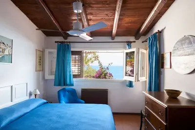 Image de Villa à 20 mètres de la mer, au calme dans un environnement vert, 3 chambres, 2 salles de bains
