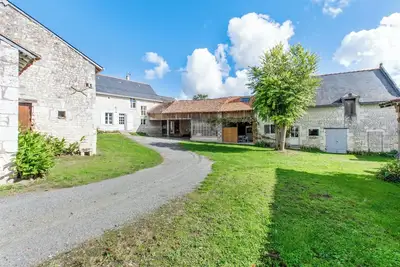Image de Homerez - Maison spacieuse à Assay avec jardin et cheminée