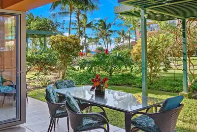 Image de Maui Resort Rentals: Rez de chaussée intérieur Honua Kai Konea 105, grande pelouse, marches à piscines / plage / B. B. Q. s!