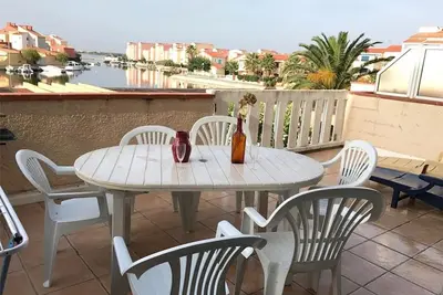 Image de Grand T3 avec terrasse, piscine et parking près de la plage