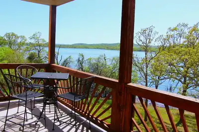 Image de Table Rock Lake, condo de luxe au bord du lac, jacuzzi, à 5 min de Silver Dollar City