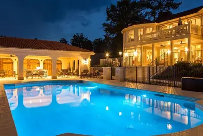 Image de 12, 000 Sq, luxe, ascenseur, au bord du lac, piscine, Dock, Fire Fire, Pontoon & Jet Skis