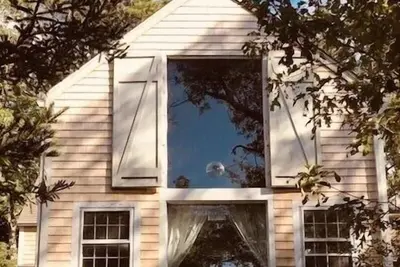 Image de Poteau et poteau rustique sur Lambert's Cove