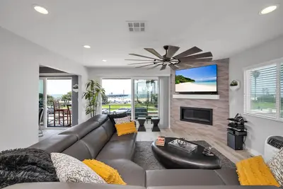 Image de Vues Sur L'OCÉAN Incroyable, 3 chambres / 2 salles de bain condo en sceau éclectique BEach