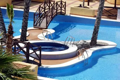 Image de Apart. vue sur la mer et la piscine, piscine intérieure, wifi gratuit, parking