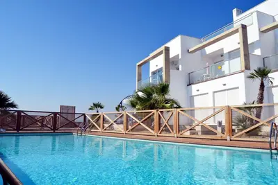 Image de Appartement bas, patio, wifi gratuit, vue sur la mer, barbecue.