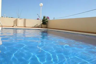 Image de Appartement au rez-de-chaussée, wifi gratuit, télévision par satellite, barbecue, piscine commune
