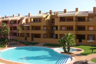 Image de Appartement au rez-de-chaussée avec patio. wifi gratuit, piscine communautaire.