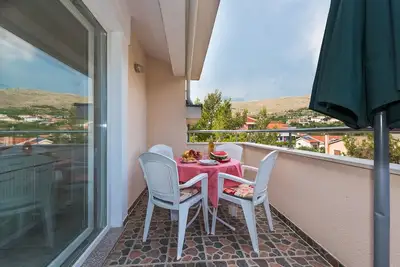 Image de Appartement d'une chambre avec la terrasse et la vue sur le mer Grebastica, Sibenik (A-965-a)