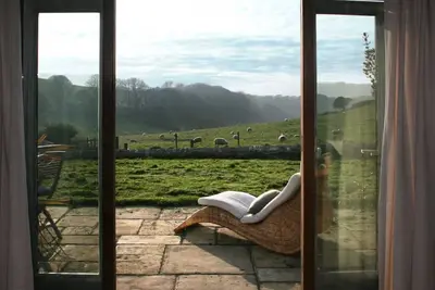 Image de Situé à la tête d'une vallée menant à l'estuaire, avec une belle vue sur Salcombe