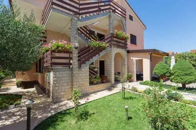 Image de Appartement de deux chambres avec la terrasse Novigrad (A-7135-b)