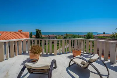 Image de Maison avec jardin et terrasse sur le toit, à seulement 2 km de la mer