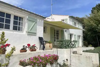 Image de Maison confortable 5 pièces, 8 couchages, proche plage et commerces, avec jardin, terrasse et WiFi.