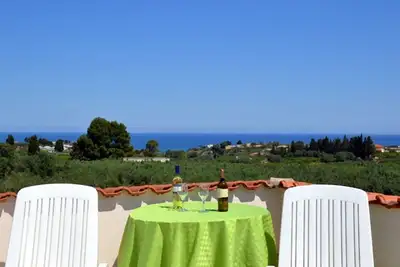 Image de Villa Francesca dans le milieu d'une oliveraie avec vue sur la mer, WiFi gratuit