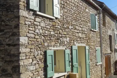 Image de Maison de village de charme en pierre entièrement rénovée