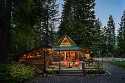 Image de Camp David, Bungalow confortable pour 2 avec bain à remous et connexion Wi-Fi, télévision satellite et Fido Ok