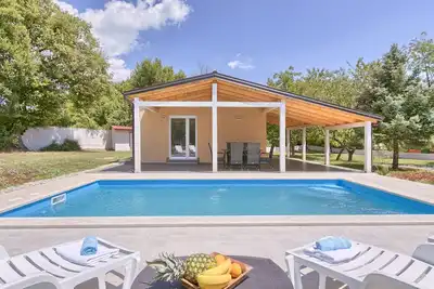 Image de Noelene - maison confortable, piscine privée, barbecue, quartier calme, intimité