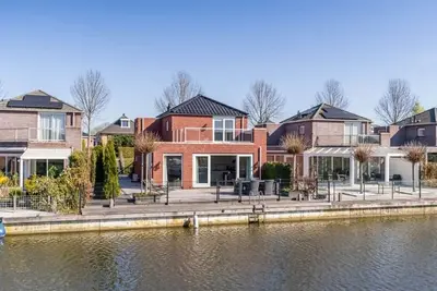 Image de Maison de digue très spacieuse, construite en 2017 et terminée avec une belle terrasse.