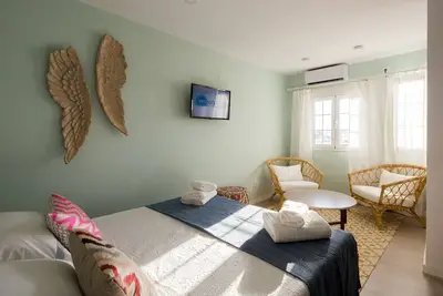 Image de Menendez Pelayo. Studio à proximité du quartier de Santa Cruz