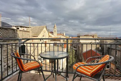 Image de Appartement de deux chambres avec le balcon et la vue sur le mer Kastel Kambelovac, Kastela (A-8679-a)